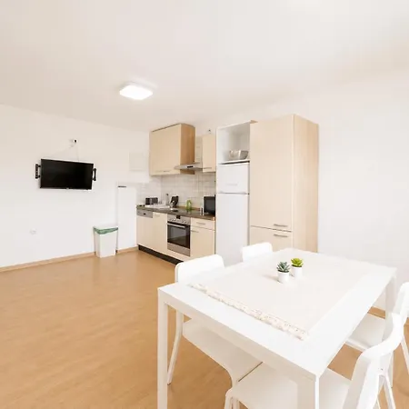 Home2stay Apartmenthaus Reutlingen-tübingen Monteurzimmer * Reutlingen